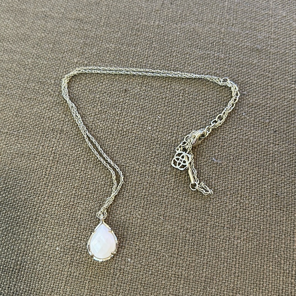 Kendra Scott necklace